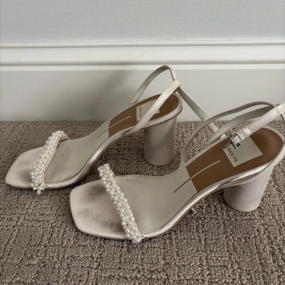 Dolce Vita Women's Cream Sandals - Picture 2 of 3